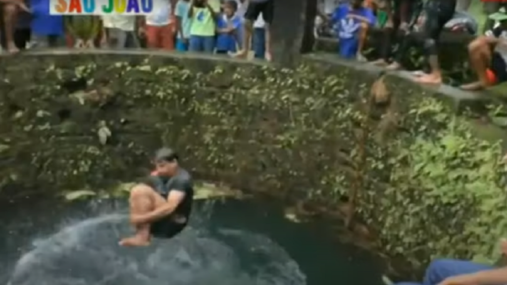 Sao Joao feast Goa jumping nto the well to pick up feni
